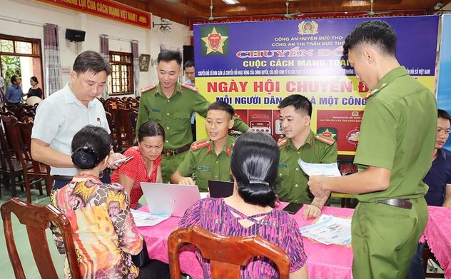 Sôi nổi ngày hội chuyển đổi số tại thị trấn Đức Thọ 