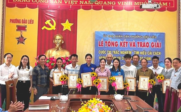 Phường Đậu Liêu (TX Hồng Lĩnh) trao giải cuộc thi Tìm hiểu CCHC và chuyển đổi số năm 2023