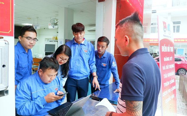 Thành đoàn Hà Tĩnh ra quân hưởng ứng ngày Chuyển đổi số quốc gia 10/10