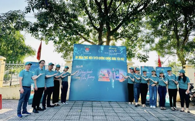 Kỳ Anh ra quân triển khai Mô hình “Tuyến phố Thanh toán không dùng tiền mặt”