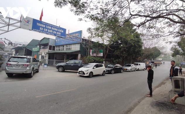 Ùn tắc đăng kiểm dịp cuối năm: Bộ GTVT đưa giải pháp "nóng"