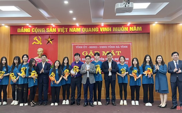 Lãnh đạo Hà Tĩnh gặp mặt các đội tuyển dự thi học sinh giỏi quốc gia