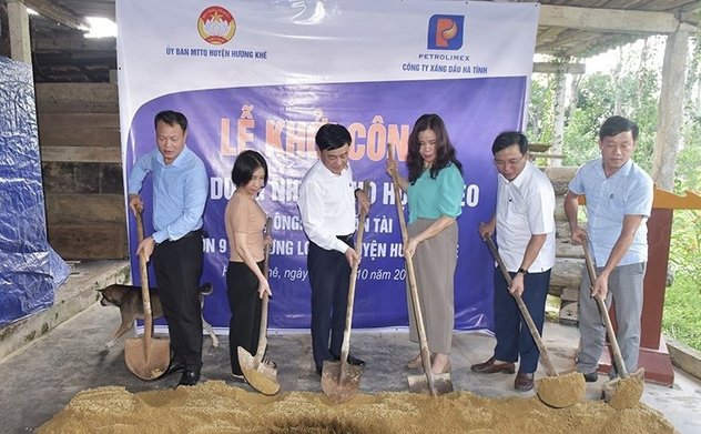 Đỡ đầu, tài trợ tạo lực đẩy cho phong trào xây dựng nông thôn mới Hà Tĩnh