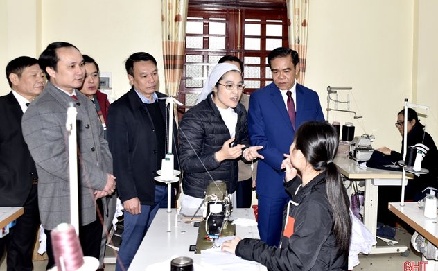Phát huy trách nhiệm, yêu thương chăm sóc, giúp người khuyết tật vượt lên hoàn cảnh 