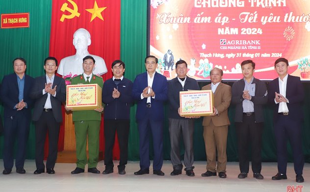 Chủ tịch UBND tỉnh vui “Xuân ấm áp - Tết yêu thương” với người dân TP Hà Tĩnh