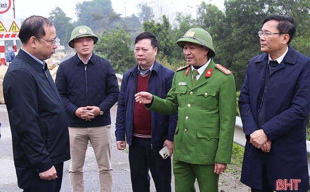 Cảnh sát giao thông Hà Tĩnh xử lý vi phạm nồng độ cồn xuyên tết