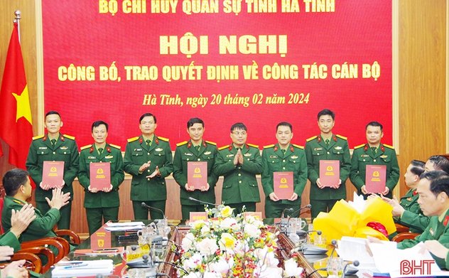 Bộ CHQS tỉnh Hà Tĩnh công bố các quyết định về công tác cán bộ