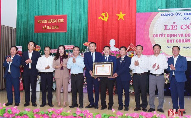 Xã Hà Linh đón bằng công nhận xã đạt chuẩn NTM