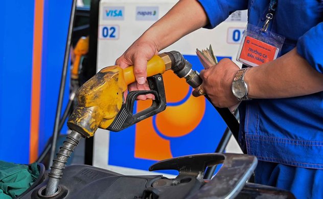 Hôm nay (21/3), giá xăng tăng mạnh, RON95 vượt 24.000 đồng/lít