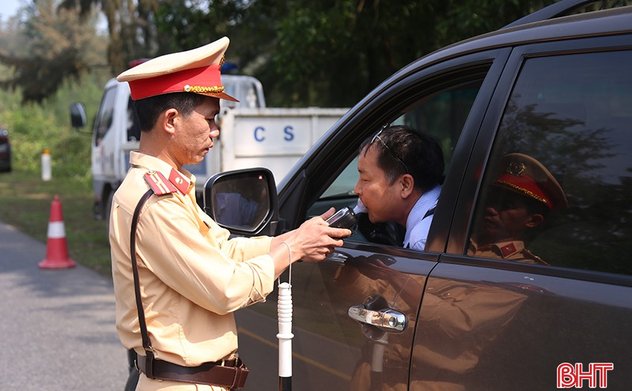 Cảnh sát giao thông Hà Tĩnh kiểm tra chéo địa bàn