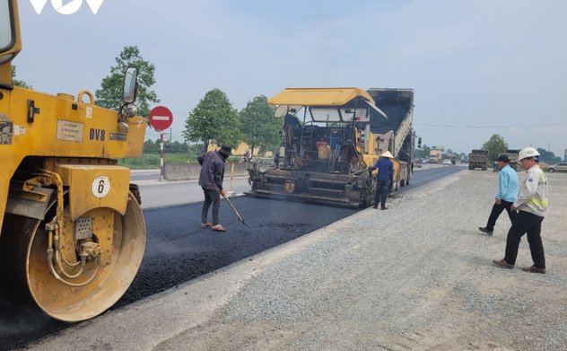 Đặt mục tiêu trước 30/4 sửa chữa xong mặt đường QL1 đoạn Nam cầu Bến Thủy 