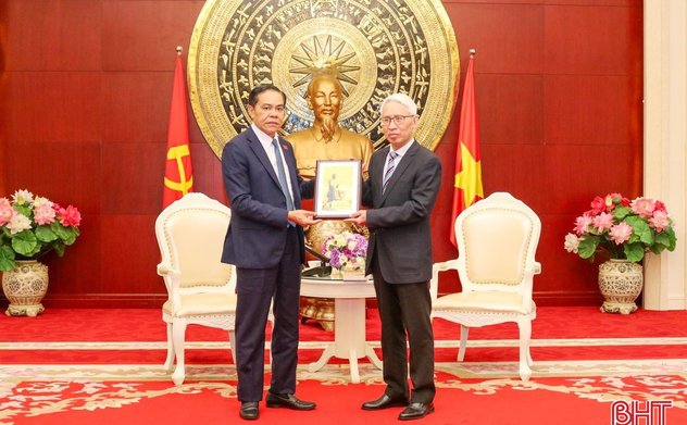 Chủ tịch UBND tỉnh Hà Tĩnh thăm, làm việc với Đại sứ quán Việt Nam tại Trung Quốc 