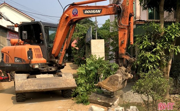 Người dân Nghi Xuân hiến đất, mở rộng đường giao thông