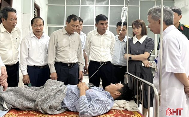 Lãnh đạo tỉnh thăm hỏi, động viên các nạn nhân sau vụ sạt lở đất