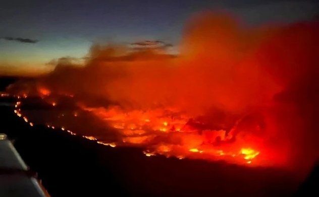 Hàng nghìn người phải sơ tán do cháy rừng lan rộng ở Canada