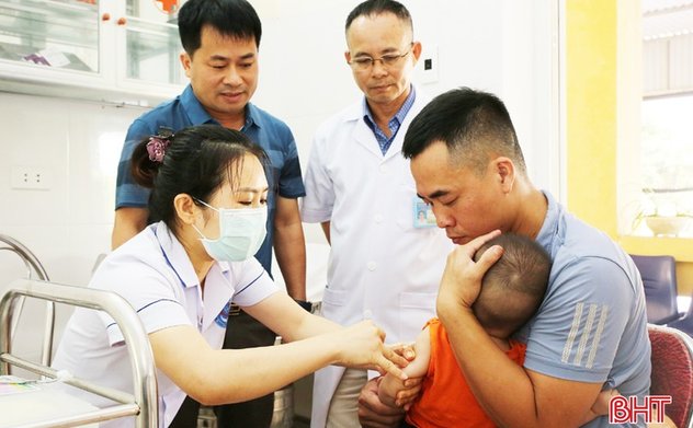 Chưa tiêm chủng vắc-xin, nhiều trẻ em Hà Tĩnh mắc bệnh ho gà