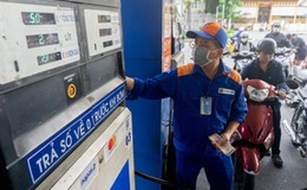 Giá xăng giảm mạnh