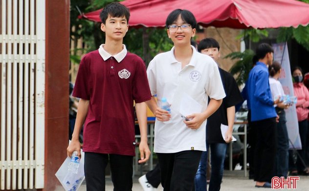 Thí sinh tại 36 điểm thi ở Hà Tĩnh bước vào buổi thi đầu tiên