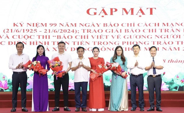 Hà Tĩnh kỷ niệm 99 năm Ngày Báo chí cách mạng Việt Nam và trao giải các cuộc thi 