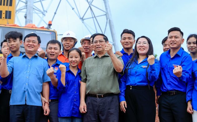 Thủ tướng yêu cầu thi đua 'nước rút, thần tốc' để hoàn thành đường dây 500kV mạch 3