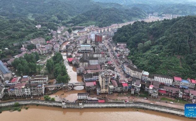 Trung Quốc ban bố cảnh báo đỏ vì mưa lớn