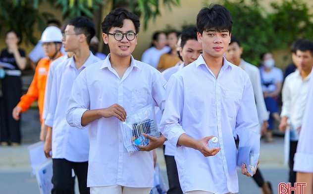Gần 17.000 thí sinh Hà Tĩnh làm bài thi tổ hợp Khoa học tự nhiên và Khoa học xã hội