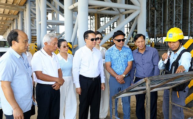 Đoàn cán bộ Viện Khoa học Kinh tế và Xã hội Lào tham quan KKT Vũng Áng