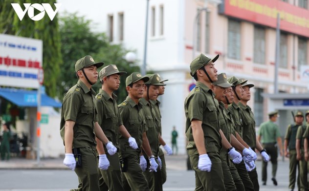 Kiện toàn lực lượng tham gia bảo vệ an ninh, trật tự ở cơ sở để làm gì?