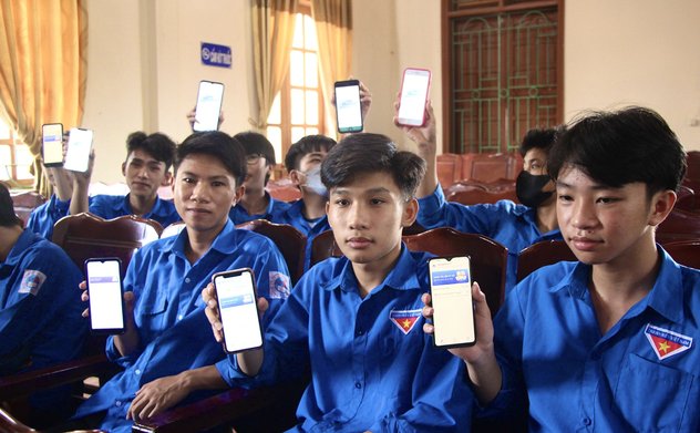 Tập huấn dịch vụ công trực tuyến và cài đặt chữ ký số công cộng trên địa bàn xã Kỳ Thọ