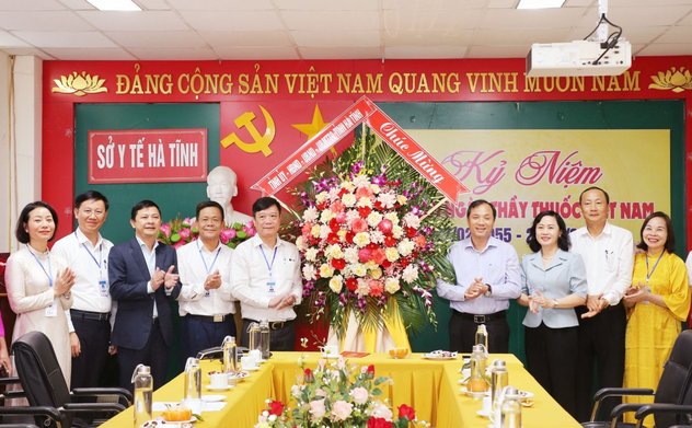 Bí thư Tỉnh ủy chúc mừng các cơ sở y tế trên địa bàn tỉnh nhân ngày Thầy thuốc Việt Nam