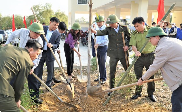Phó Chủ tịch Thường trực UBND tỉnh dự lễ trồng cây đầu năm Giáp Thìn tại Hương Khê