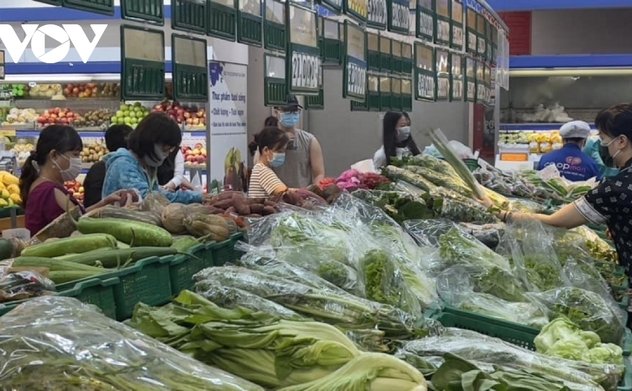 Khi giá cả hàng tiêu dùng “chạy” trước lương