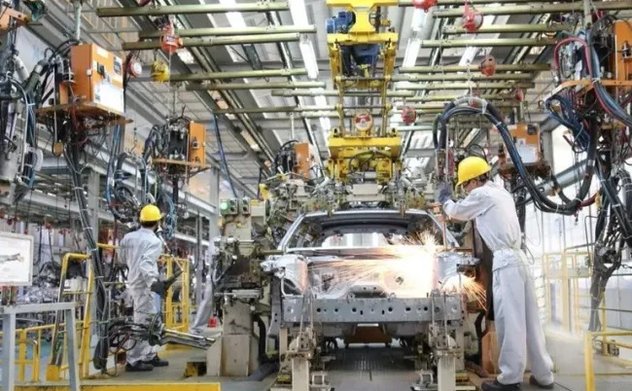 Thị trường ô tô Việt Nam: Sức mua cầm chừng, chờ giảm thuế trước bạ 