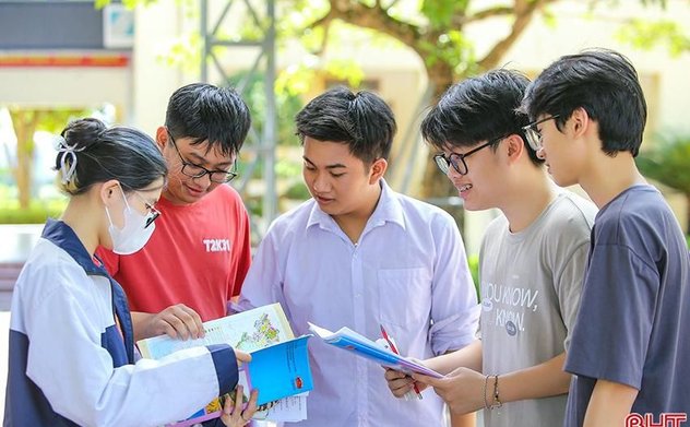 Lộ diện 10 thủ khoa các khối xét tuyển đại học của Hà Tĩnh