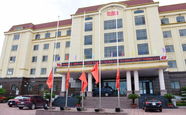 Cơ quan, doanh nghiệp ở Hà Tĩnh treo cờ rủ sớm tưởng niệm Tổng Bí thư Nguyễn Phú Trọng