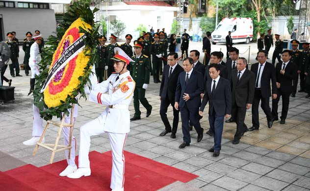 Đoàn đại biểu tỉnh Hà Tĩnh kính viếng Tổng Bí thư Nguyễn Phú Trọng