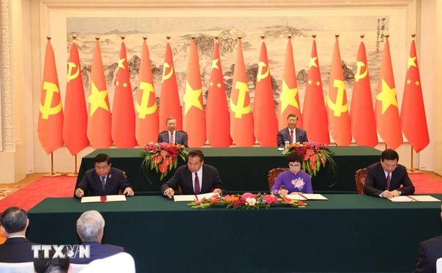 Việt Nam-Trung Quốc ký kết 14 văn kiện hợp tác giữa bộ, ngành và địa phương