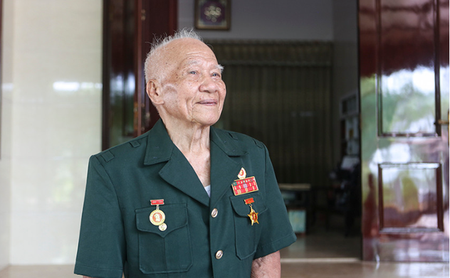 Cựu chiến binh 103 tuổi xúc động nhớ về ký ức Điện Biên 