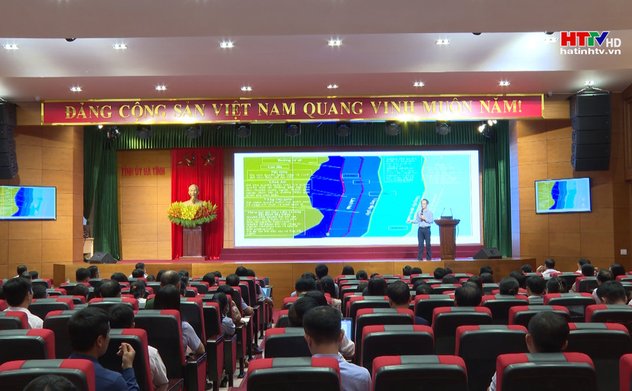 Hội nghị báo cáo viên Tỉnh ủy tháng 8