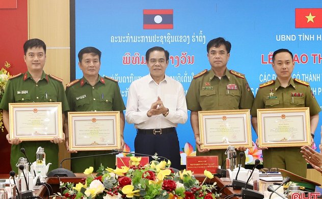 Trao thưởng các lực lượng có thành tích trong đấu tranh với tội phạm
