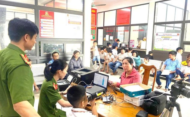 Làm việc xuyên lễ để cấp thẻ căn cước cho người dân trên địa bàn Hà Tĩnh 