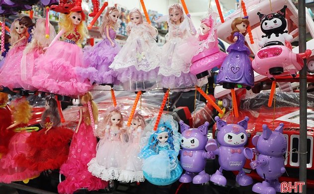 Đồ chơi Trung thu nhiều mẫu mã, sức mua tăng