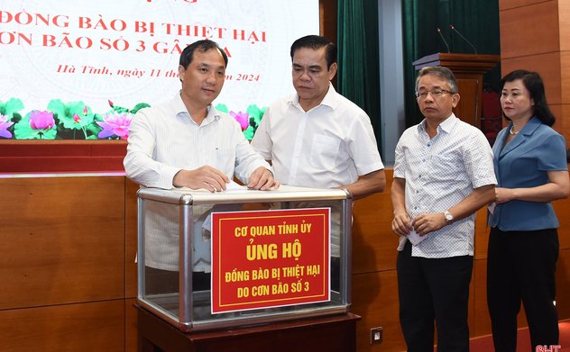 Các đơn vị, địa phương ở Hà Tĩnh quyên góp, ủng hộ đồng bào bị thiệt hại do bão số 3