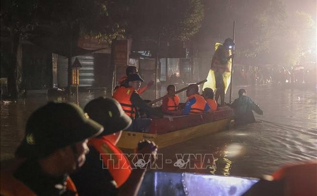 Sẵn sàng các phương án bay tìm kiếm, cứu hộ, cứu nạn và viện trợ người dân vùng lũ