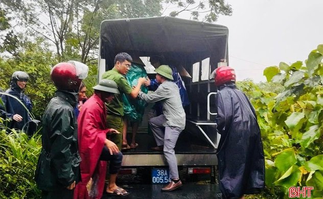 "Điểm tựa" vững chắc cho người dân trong mưa lũ