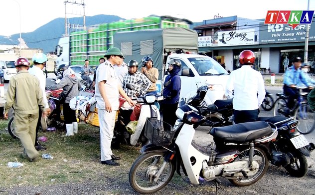 Thị xã Kỳ Anh ra quân xoá bỏ chợ cóc, chợ tạm tại