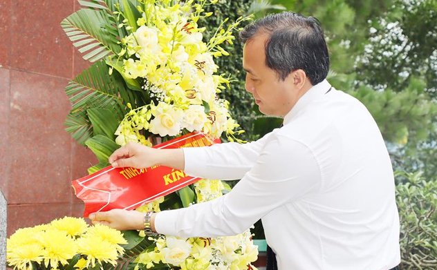 Lãnh đạo Hà Tĩnh dâng hương tưởng niệm Tổng Bí thư Trần Phú 