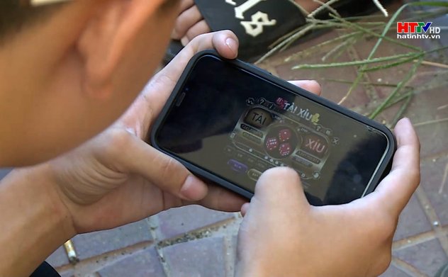 Cạm bẫy "đỏ đen" online xâm nhập học đường