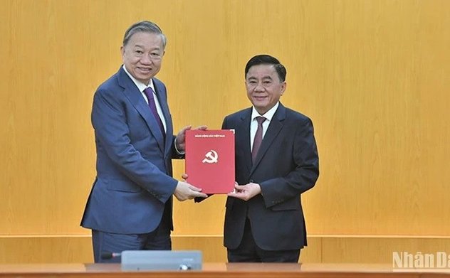 Bộ Chính trị phân công đồng chí Trần Cẩm Tú giữ chức Thường trực Ban Bí thư