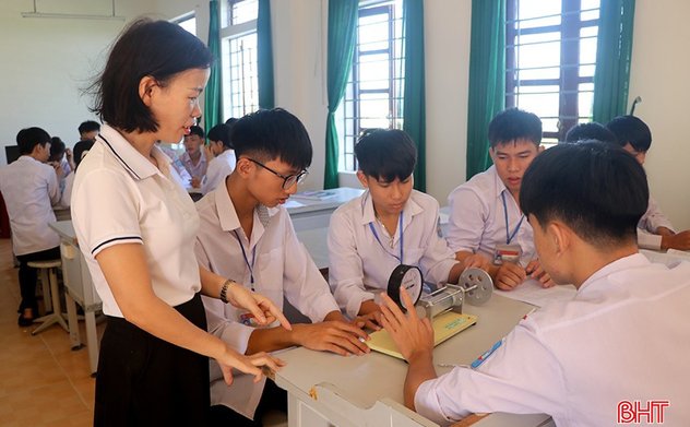 Các trường học sớm nghiên cứu đề thi tham khảo tốt nghiệp THPT 2025
